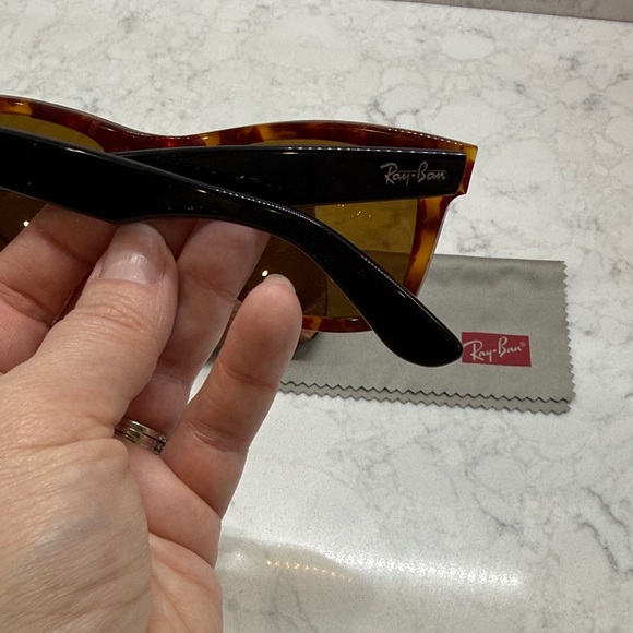 Ray-Ban Brown Tortoise Sunglasses with Case, Original Wayfarer “Vintage” - Picture 5 of 8